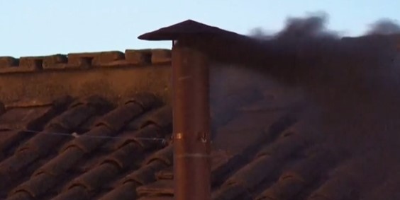 133 мата кардинали събрани зад стените на Сикстинската капела не излъчиха