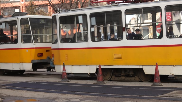 Заради ремонт на участък от релсов път се налага промяна