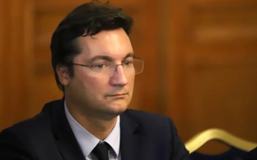 В понеделник ще подам молба да бъда освободен от длъжността