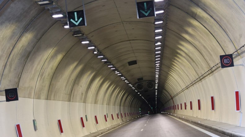 Ограничават движението в тръбата за Бургас на тунел Траянови врата