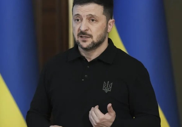 Украинският президент Володимир Зеленски разговаря по телефона с новоизбрания папа