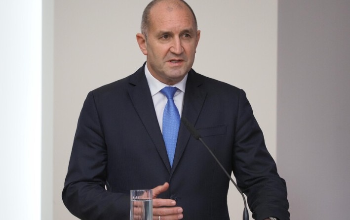 Президентът Румен Радев внесе в деловодството на Народното събрание предложението