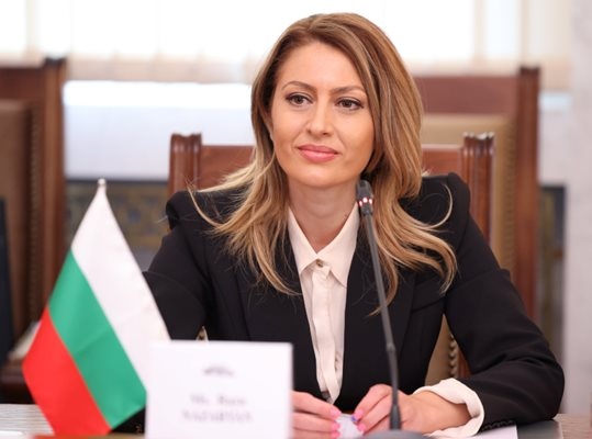 ГЕРБ СДС призова председателката на парламента Наталия Киселова да отклони като недопустимо предложението