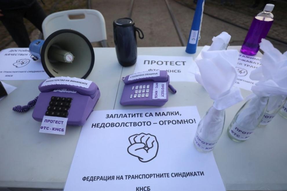 Наземният градски транспорт в София е спрян от 4 00 часа