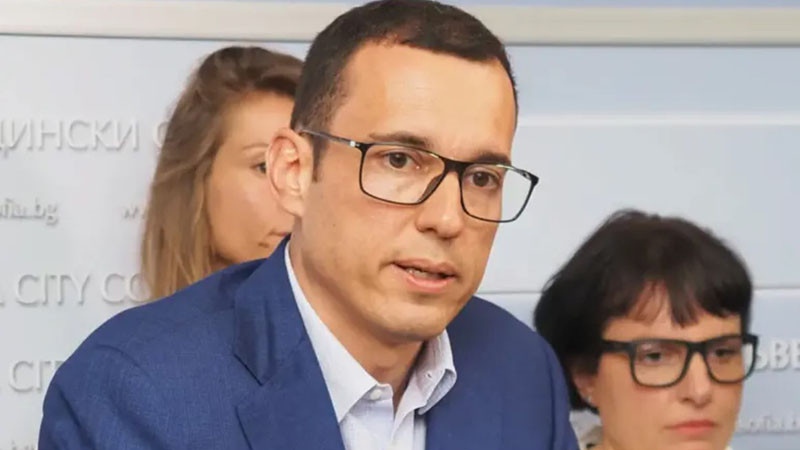 Всеки ден близо 64 хиляди ученици разчитат на обществения транспорт