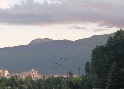 Днес валежите ще продължат да отслабват и спират От запад