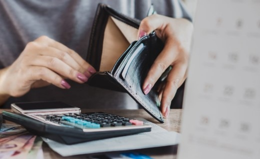 Според националната статистика тримесечният доход средно на лице от домакинство