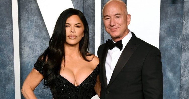 Лорън Санчес годеницата на Джеф Безос е в Париж за