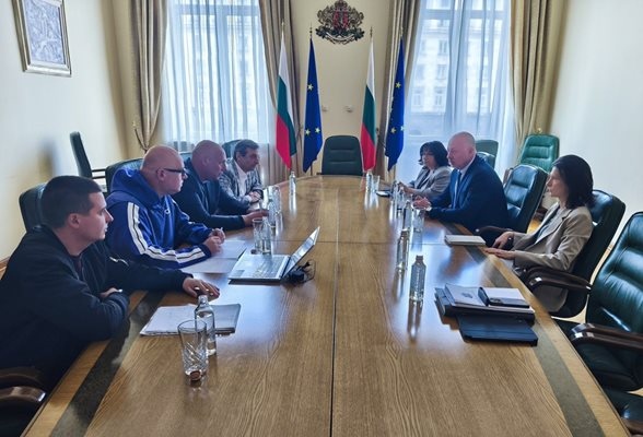 Основните заплати на работниците от градския транспорт ще бъдат увеличени