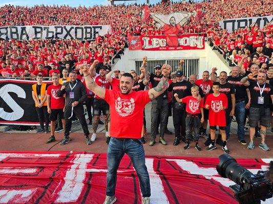 Олимпийският световен и европейски шампион по вдигане на тежести Карлос