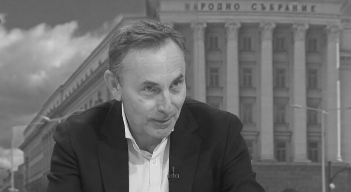 Отиде си журналистът Асен Григоров съобщиха на БТА негови близки
Асен Григоров е