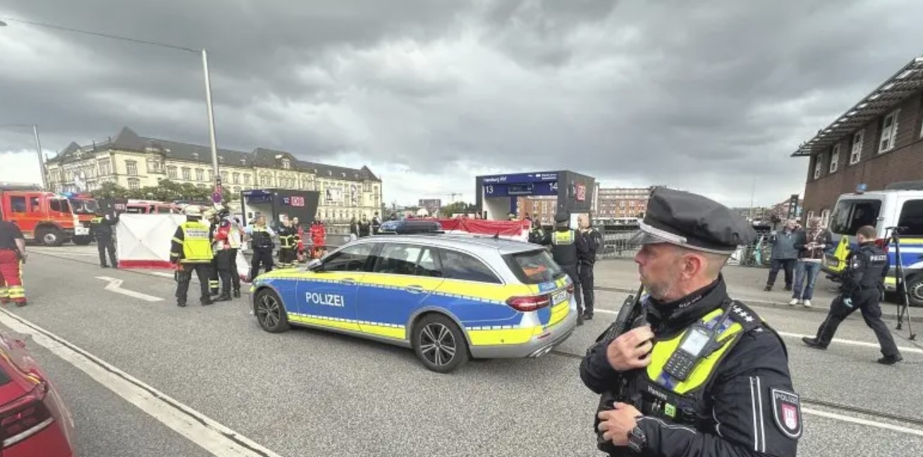 12 души са били ранени при нападение с нож на