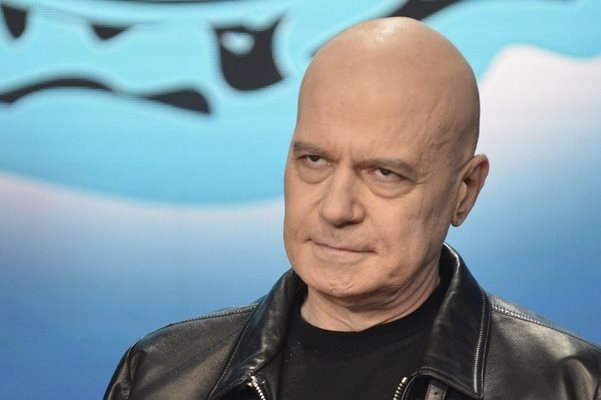 Лидерът на Има такъв народ Слави Трифонов честити празника на