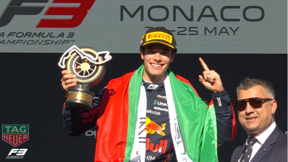 Точно година след като спечели първата си победа във Формула