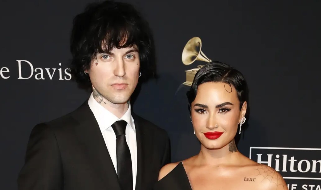 Деми Ловато официално е съпруга  Поп звездата и бивша тийн икона