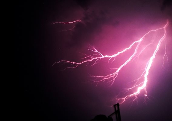 Японски учени откриха начин да контролират едно от най зрелищните природни