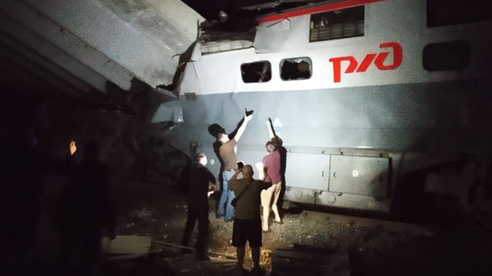 Най малко седем души са загинали а 69 са били ранени