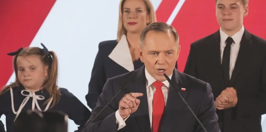 Президентските избори в Полша при преброени 100 от протоколите