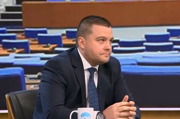 Парадокс по време на протестите за приемането на еврото разказа