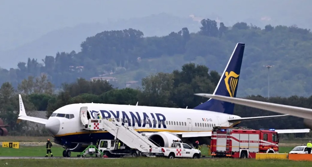 Самолет на авиокомпанията Райънеър кацна снощи извънредно в Южна Германия