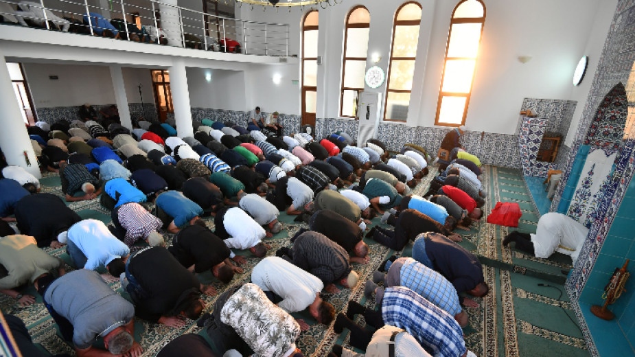 Започна големият мюсюлмански празник Курбан Байрям Той е един от