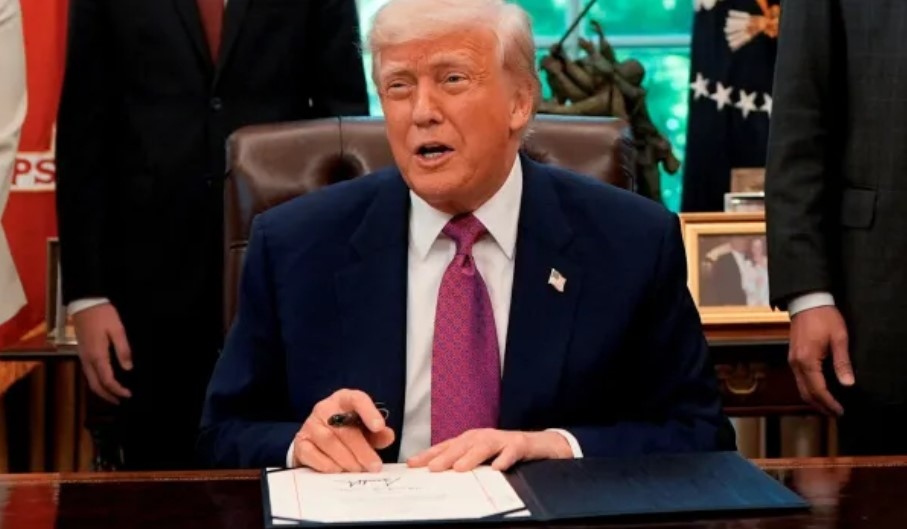 Заповедта на американския президента Доналд Тръмп забраняваща достъп в САЩ