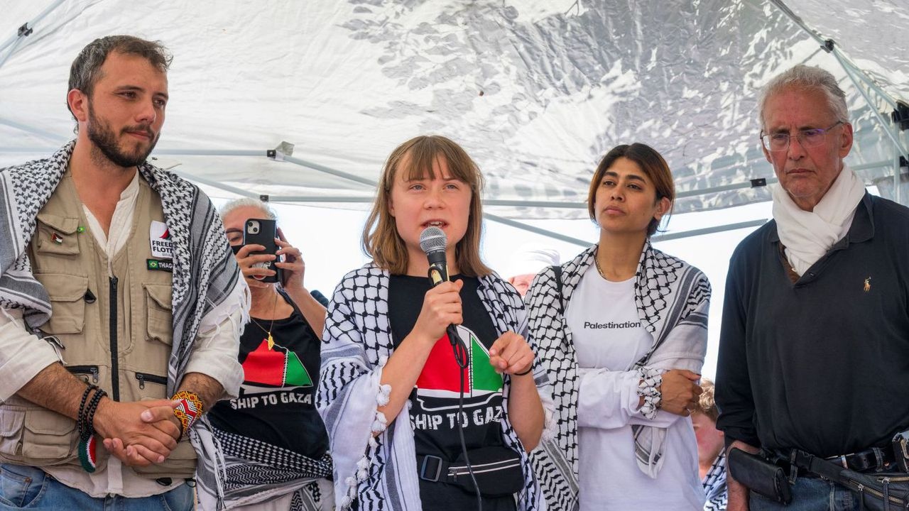 Грета Тунберг и други активисти които се опитаха да доставят