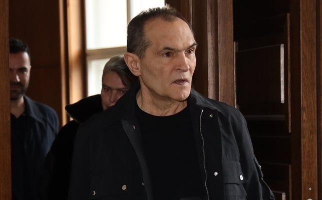 Ключово вещо лице се оказа брат на адвокат на един