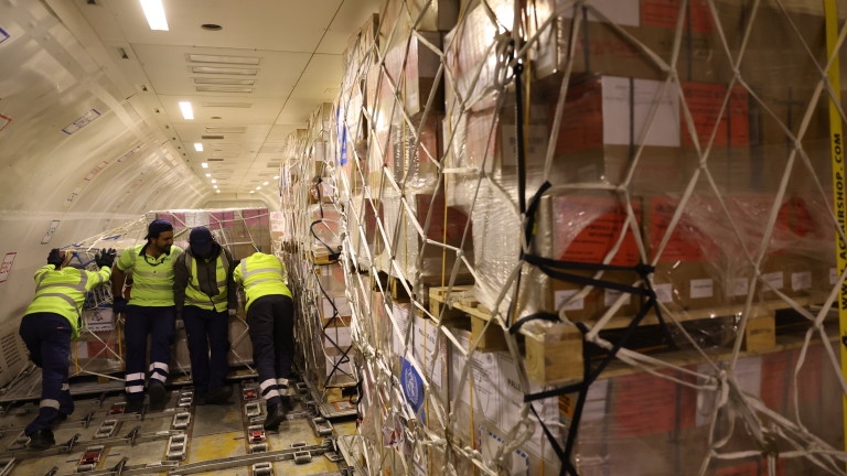 Малко над 100 камиона с хуманитарна помощ включително брашно и