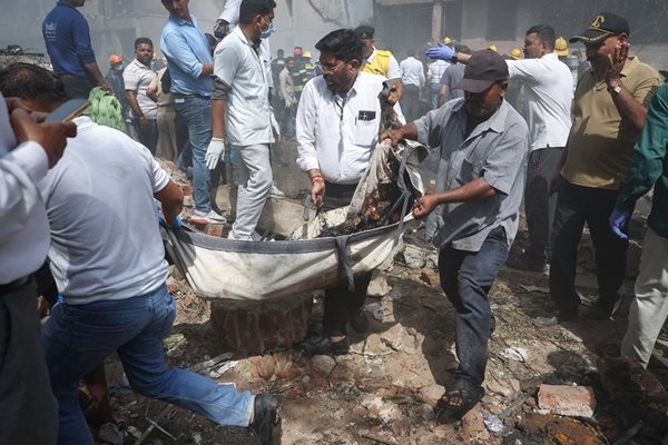 Разследващите самолетната катастрофа в Индия успяха да извадят от останките