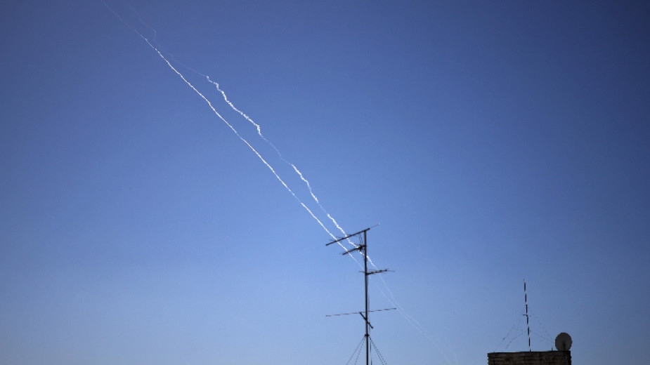 Нова серия взривове отекна в иранската столица Техеран съобщиха световните