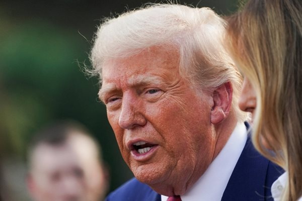 Руският президент Владимир Путин проведе телефонен разговор с американския си