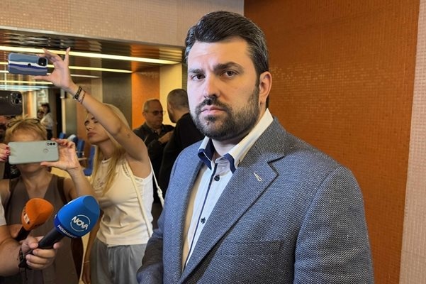 Наш приоритет е сигурността на извеждането на всички българи от