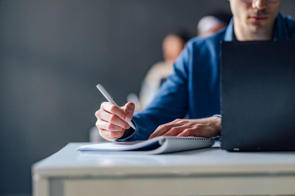 Съединените щати подновяват издаването на студентски визи Изискването към студентите