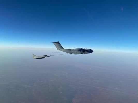 Проникнахме в база на Кралските военновъздушни сили и повредихме два