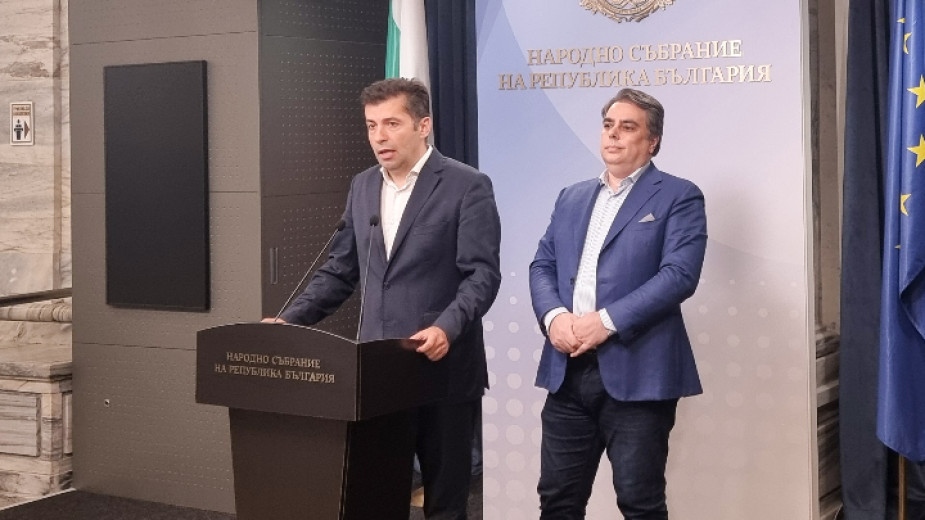 Съпредседателите на ПП Кирил Петков и Асен Василев отрекоха обвиненията