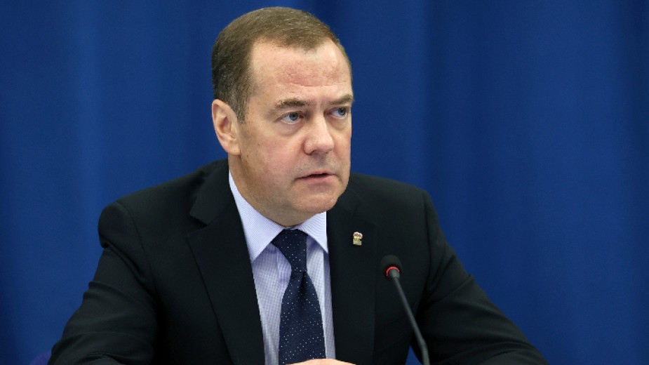 Дали чух правилно че бившия президент Медведев от Русия подхвърля