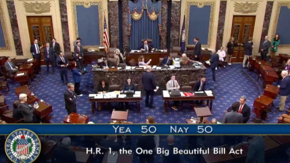 Сенатът на САЩ прие днес бюджетния мегазаконопроект на президента Доналд