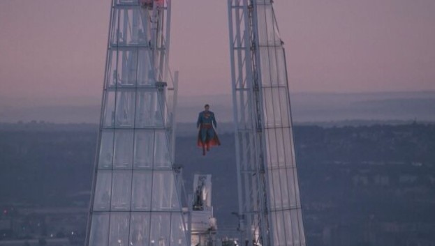 В Лондон Супермен можеше да бъде забелязан над прочутия 300 метров