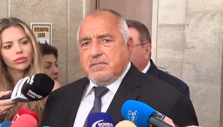 Величие беше вкарана в парламента за да могат да се