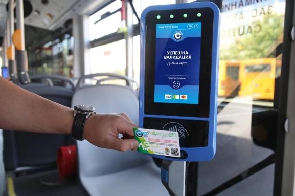 Картите за пътуване на над 400 000 клиенти на Центъра за градска