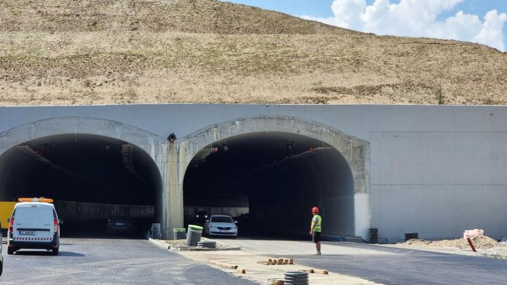 Движението по пътя Мездра Ботевград в посока Враца ще