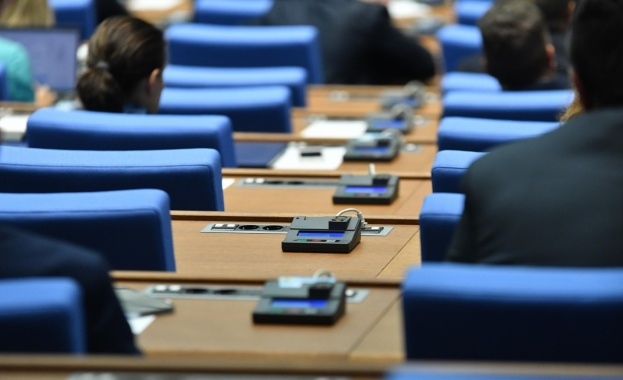 Парламентът гласува днес В понеделник бившият вече съпредседател на ПП