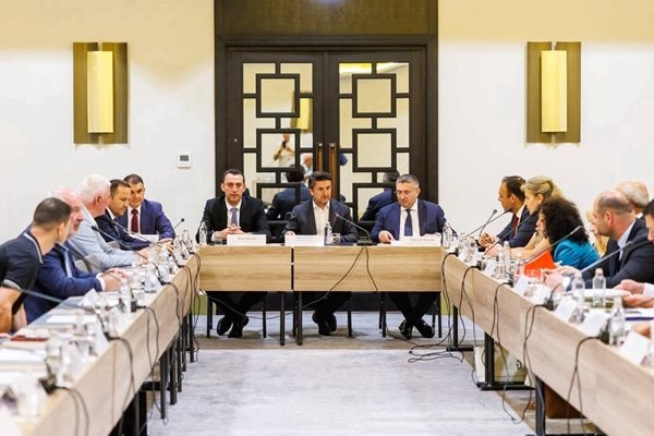 Държавата и местната власт се обединиха за общи действия за