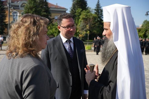 Въпросът за възнагражденията на младите лекари които са специализанти и