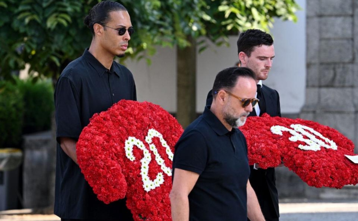 Футболният свят се събра за погребението на Диого Жота и