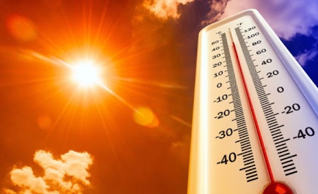 Оранжев код за опасни горещини обявиха от Националния институт за