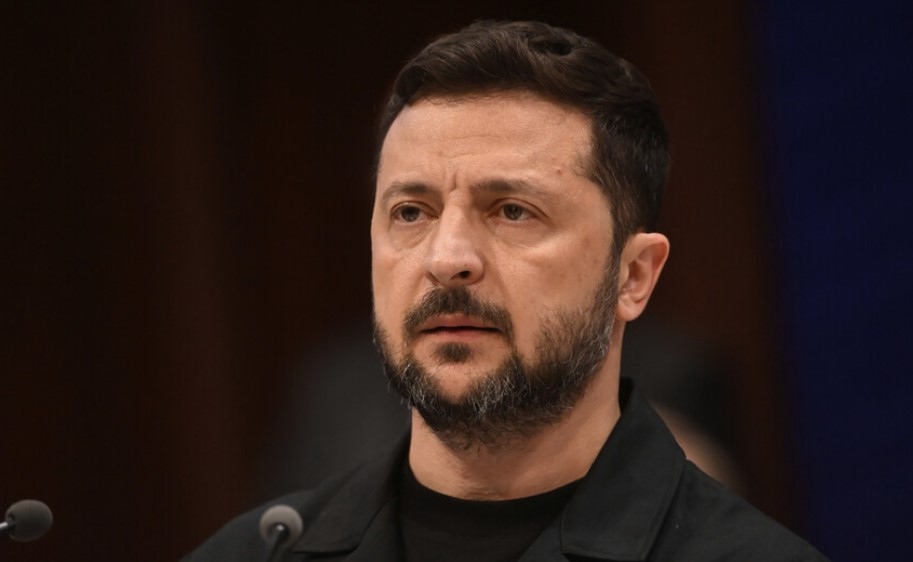 Президентът на Украйна Володимир Зеленски обяви че доставките на оръжие