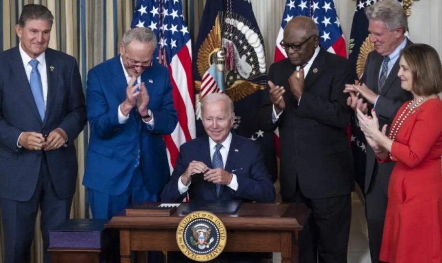 Главният прокурор на САЩ Пам Бонди разследва дали е имало