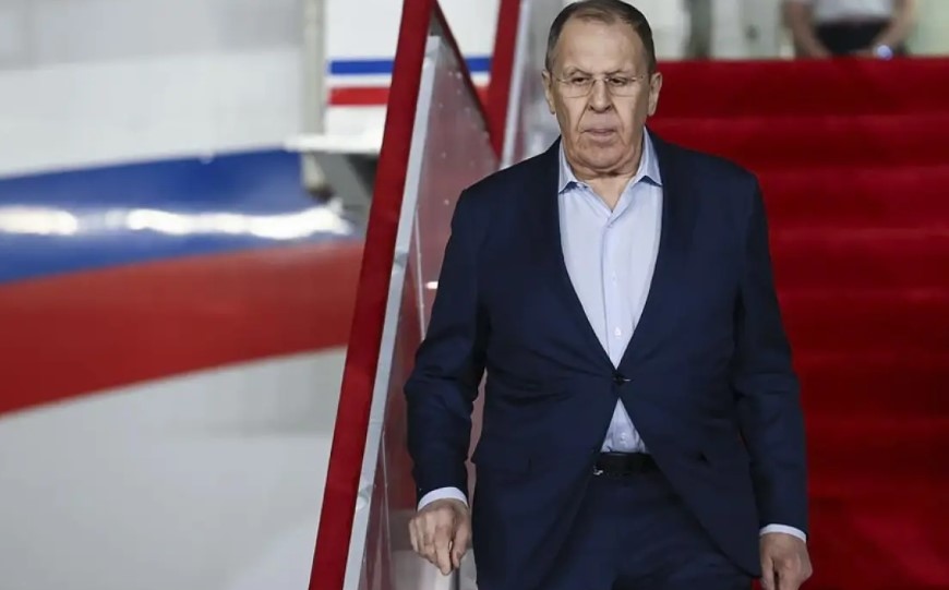 Руският външен министър Сергей Лавров пристигна в Китай за участие